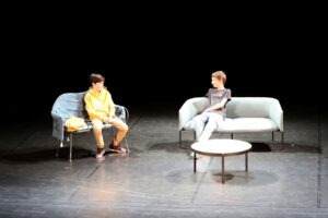 Les collégiens de St Jo sur la scène du Théâtre de La Mure